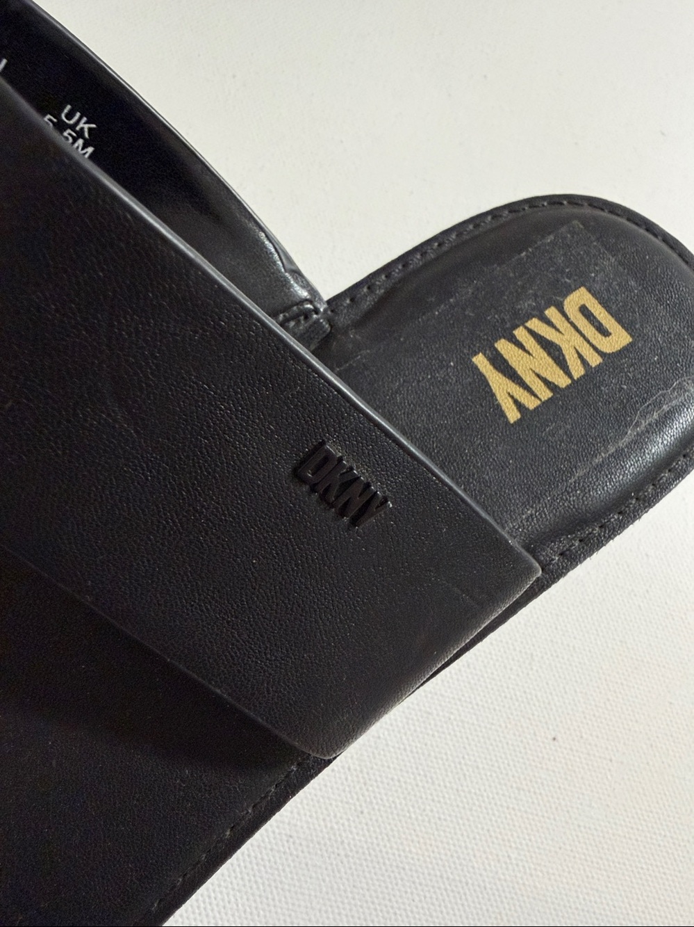 DKNY Black Sandals . NEW condition . Size 8 - Picture 2 of 4